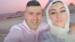 بالفيديو | يوتيوبر سوري مشهور يثير الجدل في أهرامات مصر مع زوجته