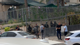 الشرطة الإسرائيلية تدّعي العثور على ملابس يشتبه أنها للأسرى الـ 6 بالناعورة.png