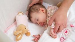 تغيير وضعية جسم الرضيع يحمي رأسه من التشوهات