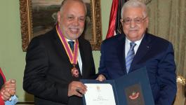 الرئيس محمود عباس والفنان أشرق زكي