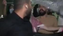 شاهد فلسطينيون يهاجمون مراسل قناة إسرائيلية بالناصرة.jpg