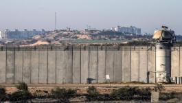 جدار اسمنتي على طول حدود غزة.