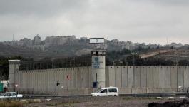 صحيفة عبرية: جيش الاحتلال يرفع مستوى الجدار الخرساني على حدود غزّة