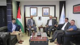 جانب من لقاء غنيم مع رئيس اتحاد المقاولين الفلسطينيين