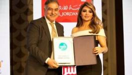 الفلسطينية هديل عليان تتسلم جائزة أفضل إعلامية في الشرق الأوسط