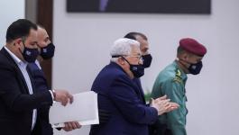 الرئيس عباس على متن طائرة