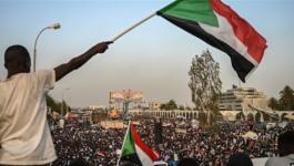 الشرطة السودانية تُطلق الغاز على محتجين بمحيط القصر الرئاسي