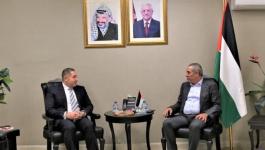 تفاصيل لقاء حسين الشيخ بالسفير المصري لدى فلسطين