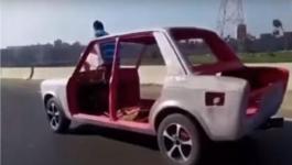 بالفيديو: مصر.. تامر أمين يعرض فيديو لسيارة تسير 