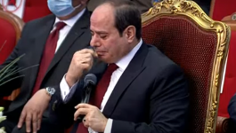 بالفيديو: الرئيس المصري يبكي متأثرا بحديث طالب من ذوي الهمم