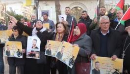 وقفة ومسيرة دعم للأسير ناصر أبو حميد