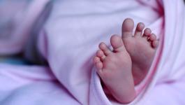 أريحا: العثور على طفل حديث الولادة داخل مسجد في مخيم عين السلطان