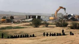 الخليل: قوات الاحتلال تُخطر بهدم بركس للدواجن شرق يطا 