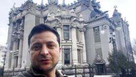 زيلينسكي من قصر الرئاسة في كييف: أنا لا أختبئ ولا أخاف من أحد