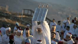 السامريون يحتفلون على قمة جبل جرزيم
