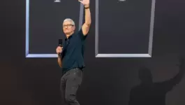 آبل تكشف عن iOS 16 مع شاشة قفل مجددة وتغييرات كبيرة في iMessage