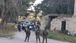 بيت لحم: قوات الاحتلال تقتحم منازل وتخضع ساكنيها للتحقيق في قرية المنية
