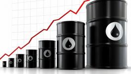 النفط يتقلب على وقع مخاوف الركود وشح الإمدادات