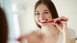 دراسة: تنظيف الأسنان في هذا الوقت يطيل العمر