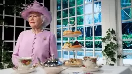 حقائق مثيرة عن كوب الشاي الخاص بالملكة إليزابيث