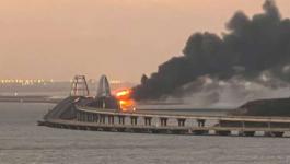 انفجار كبري عند جسر يربط بين شبه جزيرة القرم وروسيا