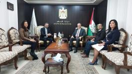 عساف يبحث سبل التعاون مع سفير الدنمارك لدى فلسطين