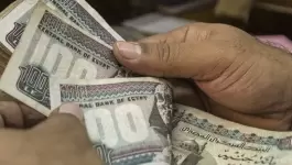 بعد نزول تاريخي.. الجنيه المصري يقلص خسائره أمام الدولار