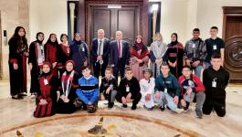 وزيرة التنمية الاجتماعية العُمانية تستقبل وفدا من أطفال فلسطين.jpg