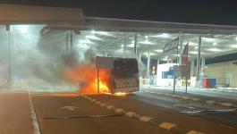 الإعلام العبري: احتراق حافلة قرب رام الله من زجاجة حارقة