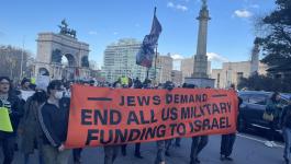 يهود نيويورك يتظاهرون أمام منزل تشاك شومر للمطالبة بإنهاء التمويل العسكري لإسرائيل.jpg