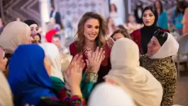 إطلالة الملكة رانيا في حفلة حناء ابنتها الأميرة إيمان