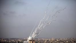 المقاومة بغزة تطلق رشقات صاروخية وصفارات الإنذار تدوّي في عدة مناطق