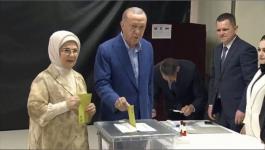 أردوغان يدلي بصوته خلال الانتخابات الرئاسية