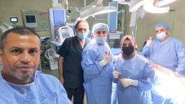 طاقم طبي فلسطيني يُجري 5 عمليات جراحية ضخمة في مستشفيات قطاع غزة