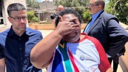 وزيرة من جنوب إفريقيا تبكي خلال معاينة آثار عدوان المستوطنين على ترمسعيا