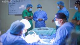 مستشفى حمد بغزة يستقبل وفداً قطرياً لإجراء 50 عملية زراعة قوقعة.jpg
