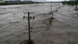 مصرع 11 شخصًا وفقدان 27 آخرين في فيضانات بكين.jpg