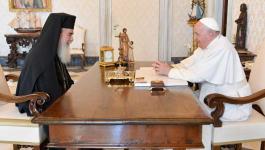 البطريرك ثيوفيلوس الثالث يلتقي قداسة البابا في الفاتيكان