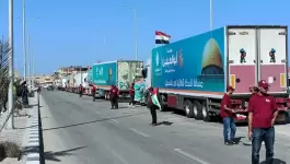 مساعدات عالقة جراء إغلاق المعابر