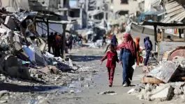 غارات جوية وقصف مدفعي وعشرات الشهداء في اليوم الـ57 لوقف الحرب بغزة