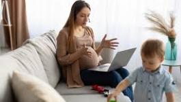 الحياة العملية والأمومة