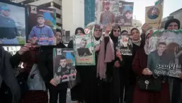 الاحتلال يمنع عائلات الأسرى المبعدين إلى مصر من السفر