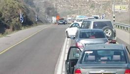 مستعمرون يعتدون على مواطن وابنته ويحرقون مركبتهما جنوب نابلس