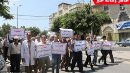 وقفة احتجاجية للمطالبة بتحييد القطاع الصحي بغزة عن التجاذبات السياسية 