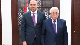 الرئيس عباس يقرر استدعاء حسام زملط ممثل فلسطين في واشنطن
