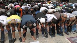طوباس: المئات يؤدون صلاة الجمعة بساحات المساجد تضامناً مع الأقصى