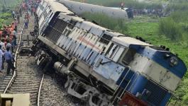 اصطدام قطار في حافلة 