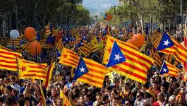 سكان كتالونيا يتوجهون للمشاركة في استفتاء الانفصال عن أسبانيا