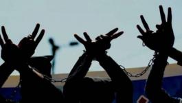 نادي الأسير: 3 معتقلين إدرايين يعلّقون إضرابهم عن الطعام