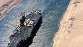 سفينة حاويات تعبر قناة السويس